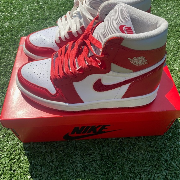 Air Jordan 1 ‘Newstalgia Chenille’
Size 6y 
9/10 Condition 
Buy Now $100 - Picture 4 of 7